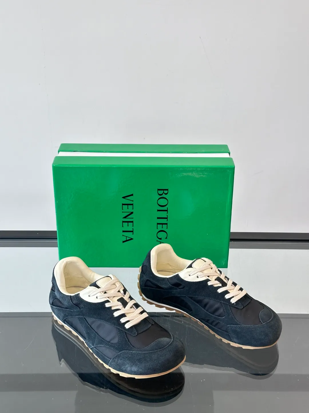 p600 "Bv" new orbit👫 casual sneakers for couples, the retro style of the millennium is so handsome, a super cool fashion item, the most important thing is that it feels incomparably comfortable on the feet, and the design style is also perfect. It will definitely be the one you wear most in daily life, original development, high quality presentation! Size: 35-45 (men’s size 38.45 customized)